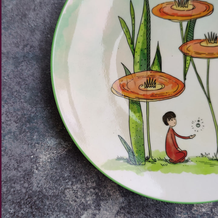 Beneath the blooms - Decor Plate